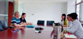 ���ж������������ǻۡ����ӹ��������� �����������ǲ��й��������ѹ�Ӣ����ϵ���˶�